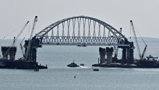 Финишная прямая: на Крымском мосту укладывают асфальт