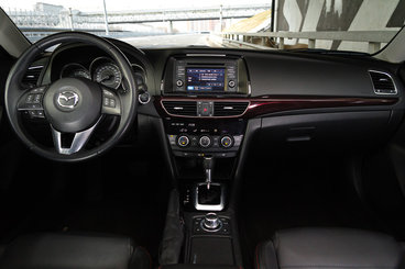 Он и она: Honda Accord против Mazda6