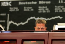 Биржи США открылись минимальным снижением, за исключением NASDAQ