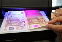 ЕC опять откладывает решение проблем